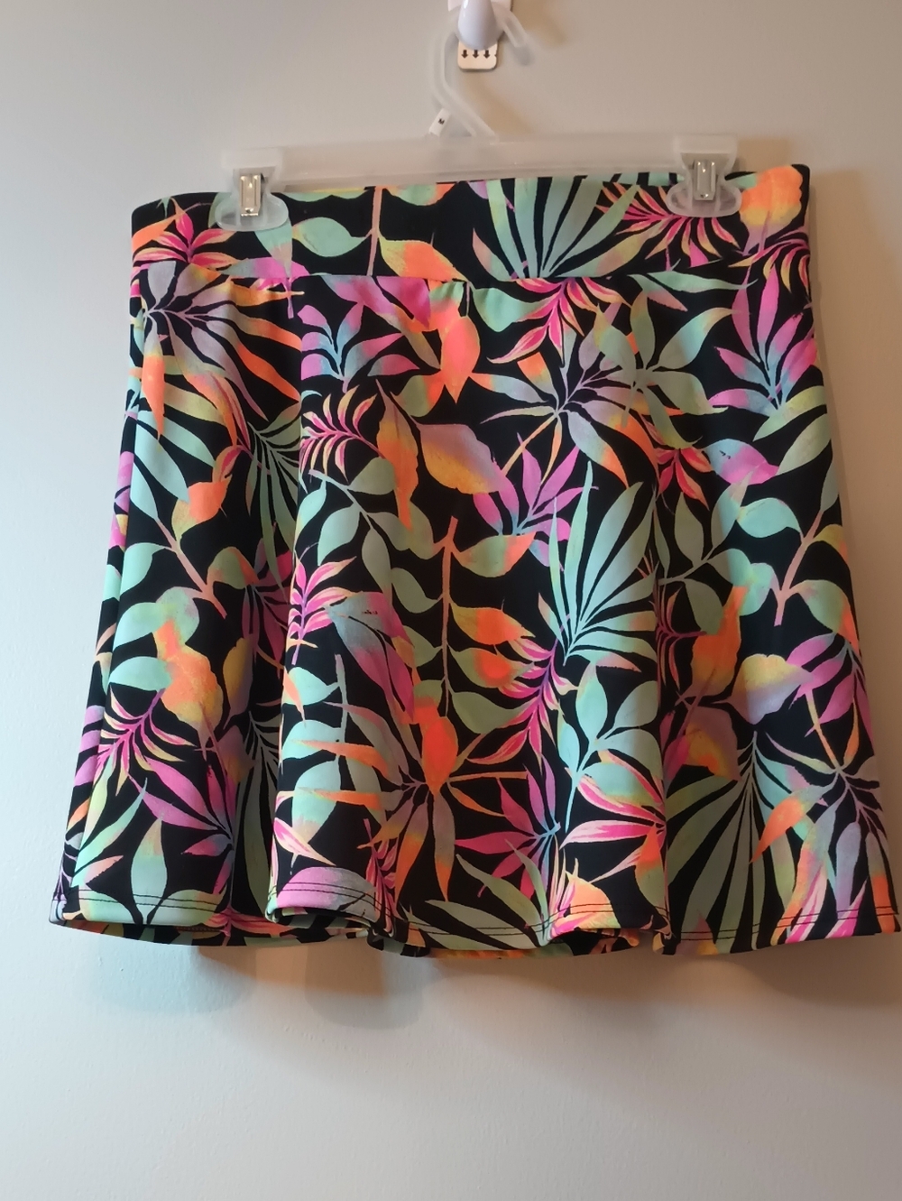 Charlotte‎ Russe Aloha 2 Black Tropical Leaf Skirt L